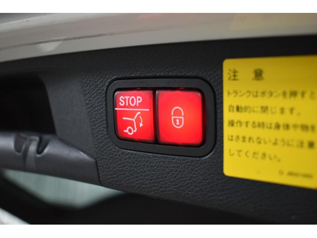 Ｅクラスステーションワゴン Ｅ２００　ステションワゴンアバンＧスポツ（本革仕様）　レーダーＳＰ　９速ＡＴ　全席ヒーター黒革　ディストロ　Ｂスポット　ＡＭＧエアロ１９ＡＷ　キーレスＧＯ　ＰＴＳ　フットゲート　エアバランスＰ　ブルメスターＳ　地デジ３６０カメラ　２年保証（12枚目）