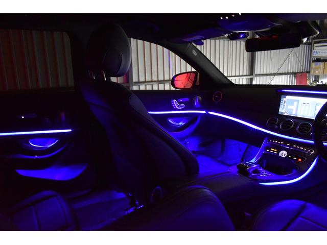 Ｅクラスステーションワゴン Ｅ２００　ステションワゴンアバンＧスポツ（本革仕様）　レーダーＳＰ　９速ＡＴ　全席ヒーター黒革　ディストロ　Ｂスポット　ＡＭＧエアロ１９ＡＷ　キーレスＧＯ　ＰＴＳ　フットゲート　エアバランスＰ　ブルメスターＳ　地デジ３６０カメラ　２年保証（13枚目）