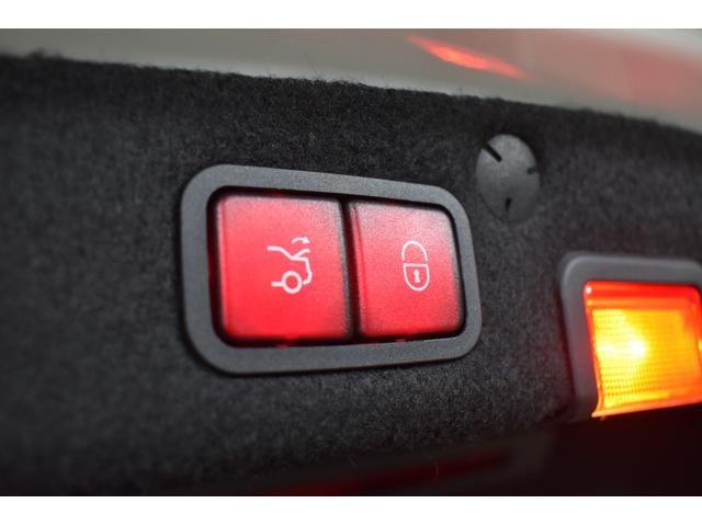 Ｃクラス Ｃ２００　ローレウスエディション　レザーエクスクルーシブ　スポーツ＋Ｐ　レーダーＰ　特別仕様　ＭＥコネ　９速　ヒータークーラー赤革　ＡＣＣ　ＡＭＧエアロ１８ＡＷ　液晶メーター　Ｆゲート　ブルメＳ　ＨＵＤ地デジ３６０カメ　２年保証（12枚目）