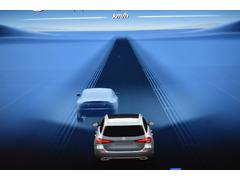 ステアリングアシスト付ディスタンスアシスト。レーダーとステレオカメラによって先行車を認識し速度に応じ車間を維持します。車線のカーブと先行車両を認識し、車間を維持しながらステアリング操作をアシストします 7