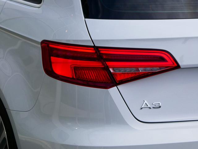 Ａ３ スポーツバック３０ＴＦＳＩ　スポーツ　パノラマサンルーフ　Ｓｌｉｎｅパッケージ　ナビゲーションパッケージ　コンビニエンスパッケージ　セーフティパッケージ（45枚目）