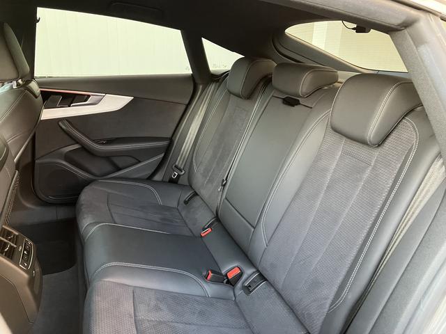 Ａ５スポーツバック ４０ＴＤＩクワトロ　Ｓライン　電動シート　シートヒーター　ＬＥＤヘッドライト　ワンオーナー　禁煙車　Ｂｌｕｅｔｏｏｔｈ　アダクティブクルーズコントロール　バックカメラ　レーンキープ　ＥＴＣ２．０　４ＷＤ　パークアシスト　キーレス（11枚目）