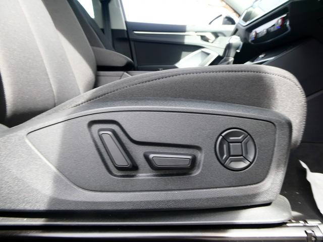 Ｑ３スポーツバック ３５ＴＦＳＩ　コンビニアシスタンスパッケージ　３本スポークステアリングパドルシフト付　スマートフォンインターフェイス　ＴＶチューナー（8枚目）