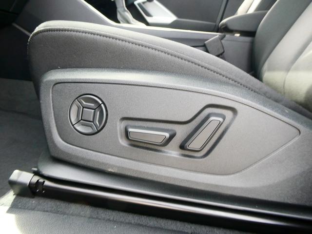Ｑ３スポーツバック ３５ＴＦＳＩ　コンビニアシスタンスパッケージ　３本スポークステアリングパドルシフト付　スマートフォンインターフェイス　ＴＶチューナー（10枚目）