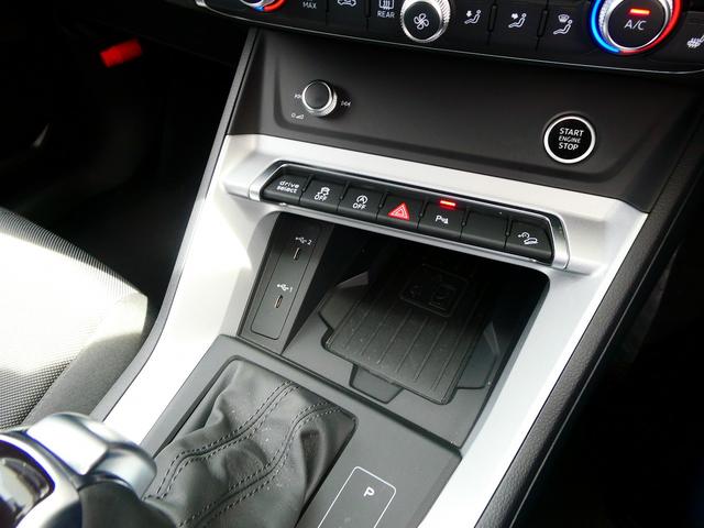 Ｑ３スポーツバック ３５ＴＦＳＩ　コンビニアシスタンスパッケージ　３本スポークステアリングパドルシフト付　スマートフォンインターフェイス　ＴＶチューナー（23枚目）