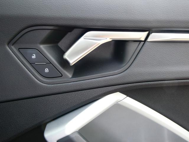 Ｑ３スポーツバック ３５ＴＦＳＩ　コンビニアシスタンスパッケージ　３本スポークステアリングパドルシフト付　スマートフォンインターフェイス　ＴＶチューナー（27枚目）