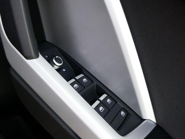 Ｑ３スポーツバック ３５ＴＦＳＩ　コンビニアシスタンスパッケージ　３本スポークステアリングパドルシフト付　スマートフォンインターフェイス　ＴＶチューナー（28枚目）