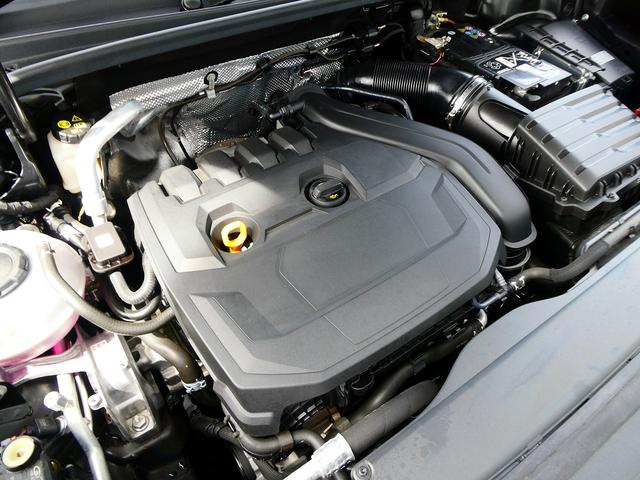 Ｑ３スポーツバック ３５ＴＦＳＩ　コンビニアシスタンスパッケージ　３本スポークステアリングパドルシフト付　スマートフォンインターフェイス　ＴＶチューナー（42枚目）