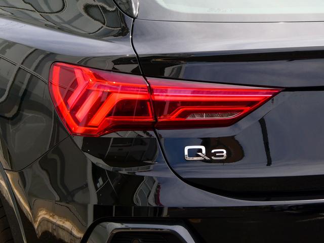 Ｑ３スポーツバック ３５ＴＦＳＩ　コンビニアシスタンスパッケージ　３本スポークステアリングパドルシフト付　スマートフォンインターフェイス　ＴＶチューナー（49枚目）