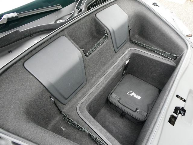 Ｒ８ Ｖ１０クーペ　５．２ＦＳＩクワトロ　ダイナミックステアリング　エンジンカバー・サイドブレードカーボン　レザートリム　レザー　ヘッドライニング　２０ＡＷ　Ｂ＆Ｏ　デコパネ　ステアリングマルチ　キャリパーレッド　拡張デコパネ（16枚目）