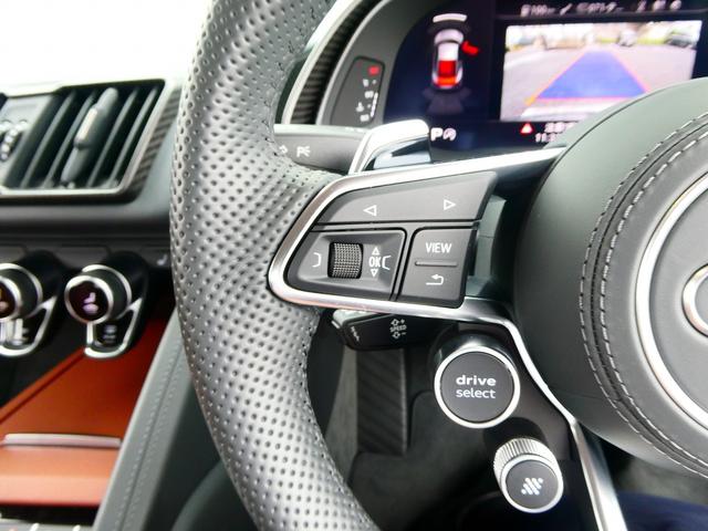 Ｒ８ Ｖ１０クーペ　５．２ＦＳＩクワトロ　ダイナミックステアリング　エンジンカバー・サイドブレードカーボン　レザートリム　レザー　ヘッドライニング　２０ＡＷ　Ｂ＆Ｏ　デコパネ　ステアリングマルチ　キャリパーレッド　拡張デコパネ（17枚目）