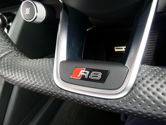 Ｒ８ Ｖ１０クーペ　５．２ＦＳＩクワトロ　ダイナミックステアリング　エンジンカバー・サイドブレードカーボン　レザートリム　レザー　ヘッドライニング　２０ＡＷ　Ｂ＆Ｏ　デコパネ　ステアリングマルチ　キャリパーレッド　拡張デコパネ（20枚目）