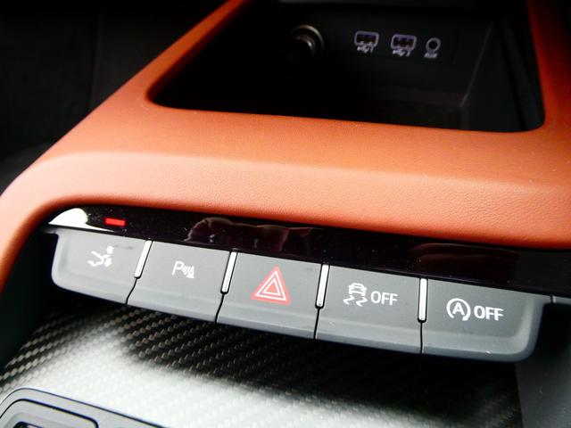 Ｒ８ Ｖ１０クーペ　５．２ＦＳＩクワトロ　ダイナミックステアリング　エンジンカバー・サイドブレードカーボン　レザートリム　レザー　ヘッドライニング　２０ＡＷ　Ｂ＆Ｏ　デコパネ　ステアリングマルチ　キャリパーレッド　拡張デコパネ（26枚目）