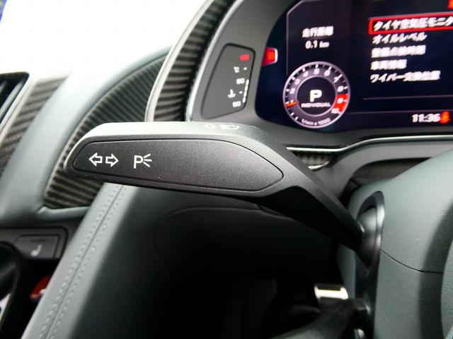 Ｒ８ Ｖ１０クーペ　５．２ＦＳＩクワトロ　ダイナミックステアリング　エンジンカバー・サイドブレードカーボン　レザートリム　レザー　ヘッドライニング　２０ＡＷ　Ｂ＆Ｏ　デコパネ　ステアリングマルチ　キャリパーレッド　拡張デコパネ（42枚目）