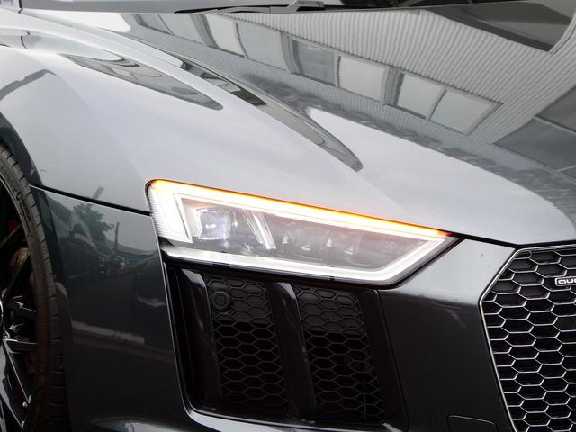 Ｒ８ Ｖ１０クーペ　５．２ＦＳＩクワトロ　ダイナミックステアリング　エンジンカバー・サイドブレードカーボン　レザートリム　レザー　ヘッドライニング　２０ＡＷ　Ｂ＆Ｏ　デコパネ　ステアリングマルチ　キャリパーレッド　拡張デコパネ（47枚目）