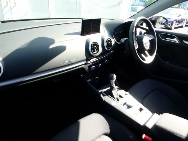 Ａ３ スポーツバック３０ＴＦＳＩ　シグネチャーエディション　限定車シグネチャーエディション（12枚目）