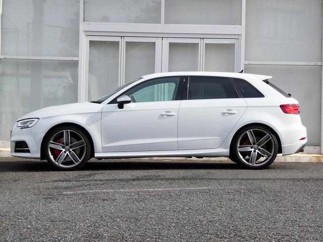 Ｓ３ スポーツバック　マグネティックライド　アシスタンス　レザー　マトリクス　キャリパーレッド　１９ＡＷ　プライバシーガラス（3枚目）