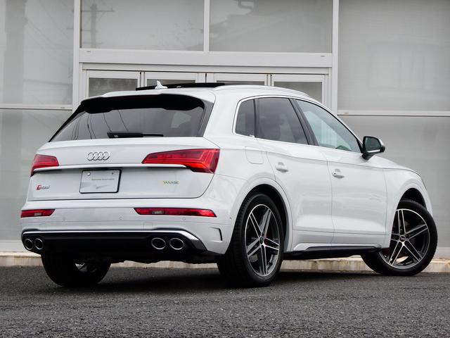 SQ5 ベースグレード サンルーフ キャリパーレッド ダイナミックステアリング レザー プライバシーガラス バックカメラ アダプティブクルーズコントロール(4枚目)