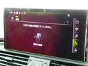 ベースグレード　アダプティブＳスポーツエアサスペンション　レザーパッケージ　カラードブレーキキャリパーレッド　プライバシーガラス　ＴＶチューナー（42枚目）