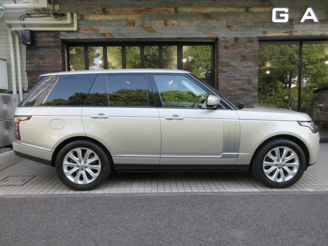 3.0 V6 スーパーチャージド ヴォーグ 本革シート 純正ナビ 電動オートステップ アダプティブクルーズコントロール メリディアンサウンド プレミアムメタリック 2オーナー車 正規ディーラー車 右ハンドル 記録簿付(4枚目)
