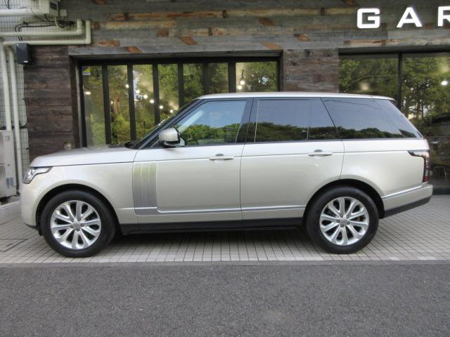 3.0 V6 スーパーチャージド ヴォーグ 本革シート 純正ナビ 電動オートステップ アダプティブクルーズコントロール メリディアンサウンド プレミアムメタリック 2オーナー車 正規ディーラー車 右ハンドル 記録簿付(5枚目)