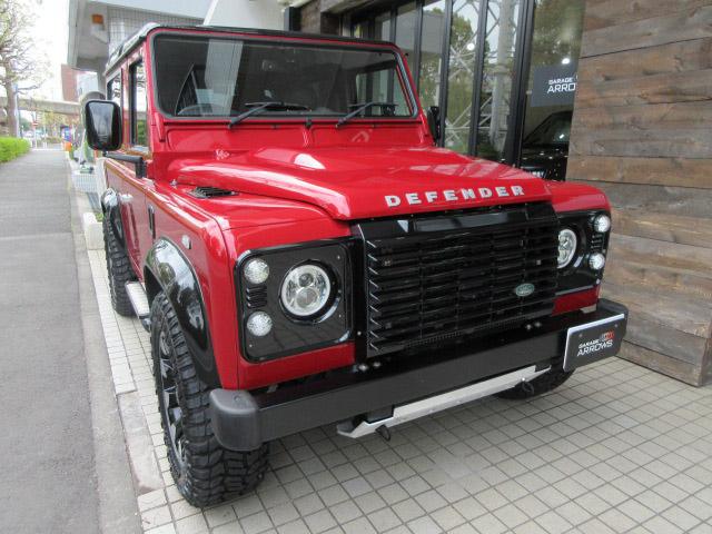 ディフェンダー ９０ＳＷ　２．２Ｔｄｃｉ　ＸＳ　半革　Ｓａｗｔｏｏｔｈ１８ＡＷ　４人乗り　ＡＴ換装済　３ナンバー　社外足廻り　ブラックコントラスト　ＬＥＤヘッドライト　ＬＥＤランプ　バックカメラ　前後マッドフラップ　ＸＳサイドランナー　記録簿（6枚目）