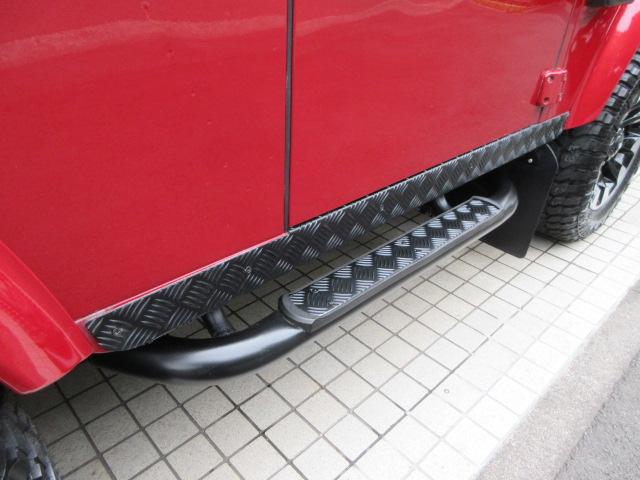 ディフェンダー 　９０ＳＷ　２．２Ｔｄｃｉ　ＸＳ　半革　新品Ｓａｗｔｏｏｔｈ１８ホイール　新品タイヤ　４人乗り　ＡＴ換装済　Ｎｏｘ／Ｐｍ適合　３ナンバー　ＥＸＰＥＤＩＴＩＯＮルーフラック＆リアラダー　ＬＥＤ　記録簿（7枚目）
