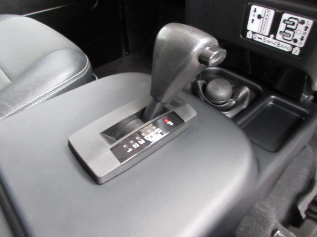 ディフェンダー 　９０ＳＷ　２．２Ｔｄｃｉ　ＸＳ　半革　新品Ｓａｗｔｏｏｔｈ１８ホイール　新品タイヤ　４人乗り　ＡＴ換装済　Ｎｏｘ／Ｐｍ適合　３ナンバー　ＥＸＰＥＤＩＴＩＯＮルーフラック＆リアラダー　ＬＥＤ　記録簿（11枚目）