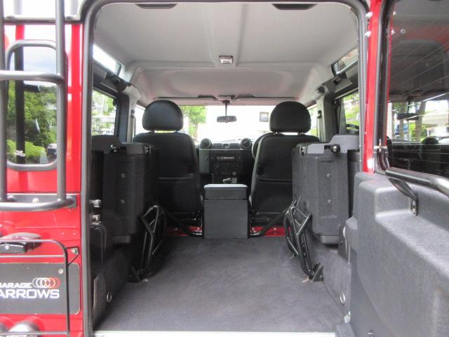 ディフェンダー 　９０ＳＷ　２．２Ｔｄｃｉ　ＸＳ　半革　新品Ｓａｗｔｏｏｔｈ１８ホイール　新品タイヤ　４人乗り　ＡＴ換装済　Ｎｏｘ／Ｐｍ適合　３ナンバー　ＥＸＰＥＤＩＴＩＯＮルーフラック＆リアラダー　ＬＥＤ　記録簿（18枚目）