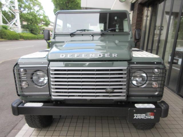 ディフェンダー 　９０ＳＷ　２．２Ｔｄｃｉ　ＸＳ　半革　純正ＡＷ　４人乗り　ＡＴ換装済　Ｎｏｘ／Ｐｍ適合　３ナンバー　後期最終　クリアレンズ　前後Ｍフラップ　ＸＳサイドランナー　背面タイヤ　並行輸入　右Ｈ　記録簿（2枚目）