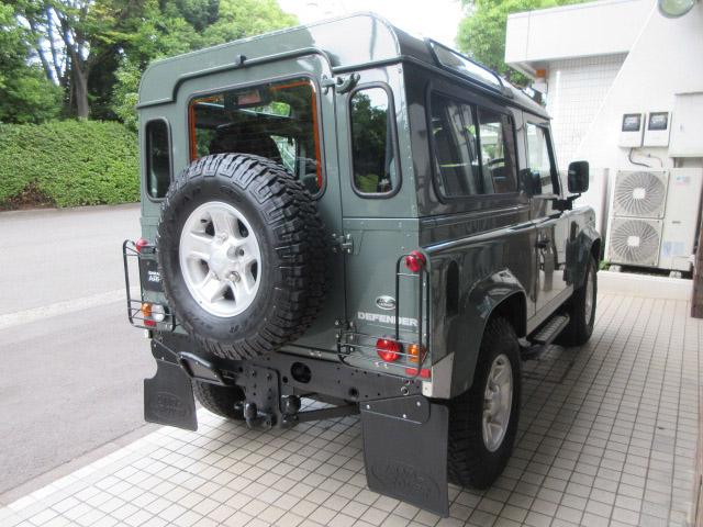 ディフェンダー 　９０ＳＷ　２．２Ｔｄｃｉ　ＸＳ　半革　純正ＡＷ　４人乗り　ＡＴ換装済　Ｎｏｘ／Ｐｍ適合　３ナンバー　後期最終　クリアレンズ　前後Ｍフラップ　ＸＳサイドランナー　背面タイヤ　並行輸入　右Ｈ　記録簿（8枚目）
