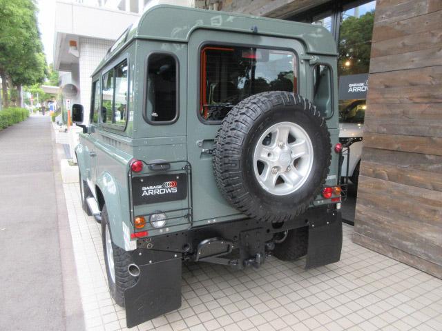 ディフェンダー 　９０ＳＷ　２．２Ｔｄｃｉ　ＸＳ　半革　純正ＡＷ　４人乗り　ＡＴ換装済　Ｎｏｘ／Ｐｍ適合　３ナンバー　後期最終　クリアレンズ　前後Ｍフラップ　ＸＳサイドランナー　背面タイヤ　並行輸入　右Ｈ　記録簿（9枚目）