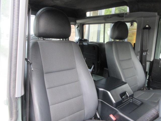 ディフェンダー 　９０ＳＷ　２．２Ｔｄｃｉ　ＸＳ　半革　純正ＡＷ　４人乗り　ＡＴ換装済　Ｎｏｘ／Ｐｍ適合　３ナンバー　後期最終　クリアレンズ　前後Ｍフラップ　ＸＳサイドランナー　背面タイヤ　並行輸入　右Ｈ　記録簿（13枚目）