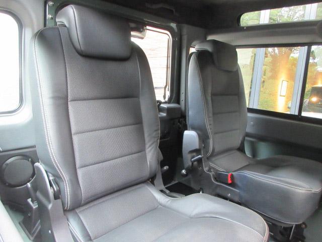 ディフェンダー 　９０ＳＷ　２．２Ｔｄｃｉ　ＸＳ　半革　純正ＡＷ　４人乗り　ＡＴ換装済　Ｎｏｘ／Ｐｍ適合　３ナンバー　後期最終　クリアレンズ　前後Ｍフラップ　ＸＳサイドランナー　背面タイヤ　並行輸入　右Ｈ　記録簿（14枚目）