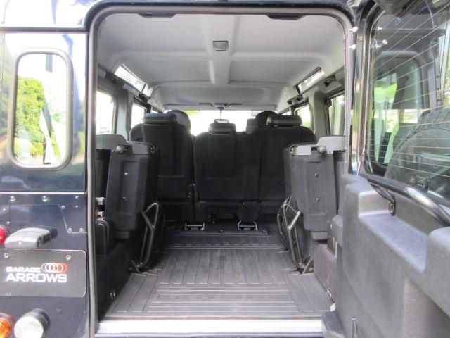 ディフェンダー １１０　ＳＷ　２．２Ｔｄｃｉ　ＸＳ　半革　純正Ｂｏｏｓｔホイール　後期最終２．２ＴｄｃｉＰＵＭＡモデル　ＡＴ換装済　Ｎｏｘ／Ｐｍ適合　３ナンバー　クリアレンズ　ＳＶＸサイドランナー　並行輸入車　右Ｈ　記録簿付（18枚目）