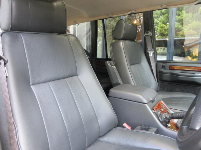 レンジローバー ベースグレード 本革 SR SWB 後期インテリア コイルサス換装 ブレーキマスターバック方式換装 ボディNewペイント ホワイトコントラストルーフ アルミ製アッパーゲート 天張新品生地張替済 正規D車 右H 記付(13枚目)