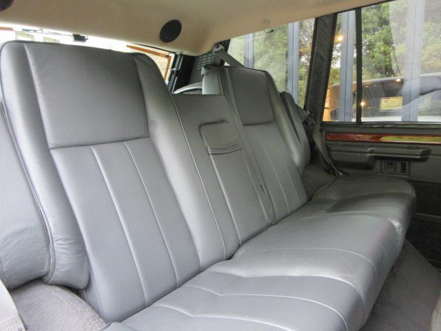 レンジローバー ベースグレード 本革 SR SWB 後期インテリア コイルサス換装 ブレーキマスターバック方式換装 ボディNewペイント ホワイトコントラストルーフ アルミ製アッパーゲート 天張新品生地張替済 正規D車 右H 記付(14枚目)