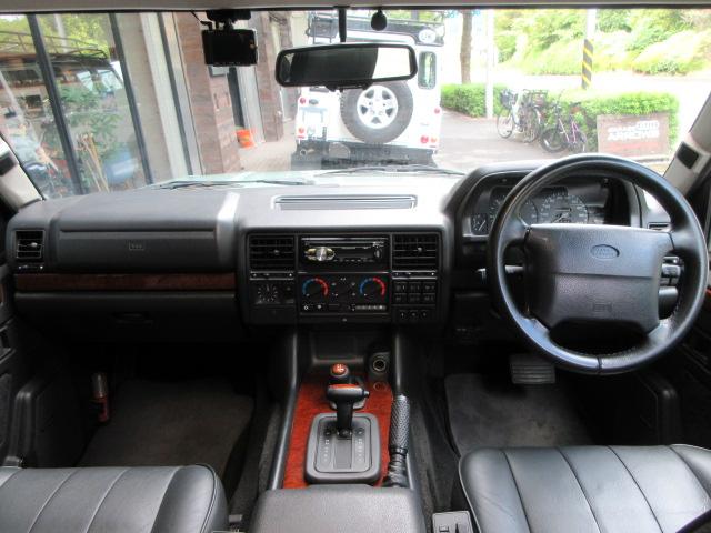 レンジローバー ベースグレード 本革 SR SWB 後期インテリア コイルサス換装 ブレーキマスターバック方式換装 ボディNewペイント ホワイトコントラストルーフ アルミ製アッパーゲート 天張新品生地張替済 正規D車 右H 記付(15枚目)