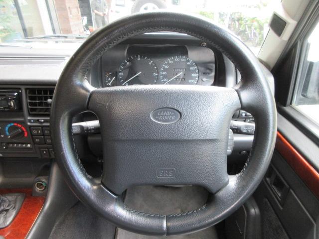 レンジローバー ベースグレード 本革 SR SWB 後期インテリア コイルサス換装 ブレーキマスターバック方式換装 ボディNewペイント ホワイトコントラストルーフ アルミ製アッパーゲート 天張新品生地張替済 正規D車 右H 記付(16枚目)