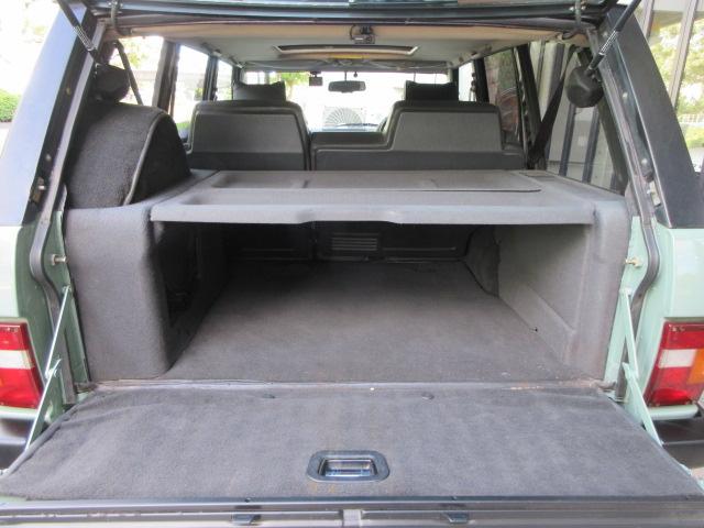 レンジローバー ベースグレード 本革 SR SWB 後期インテリア コイルサス換装 ブレーキマスターバック方式換装 ボディNewペイント ホワイトコントラストルーフ アルミ製アッパーゲート 天張新品生地張替済 正規D車 右H 記付(18枚目)