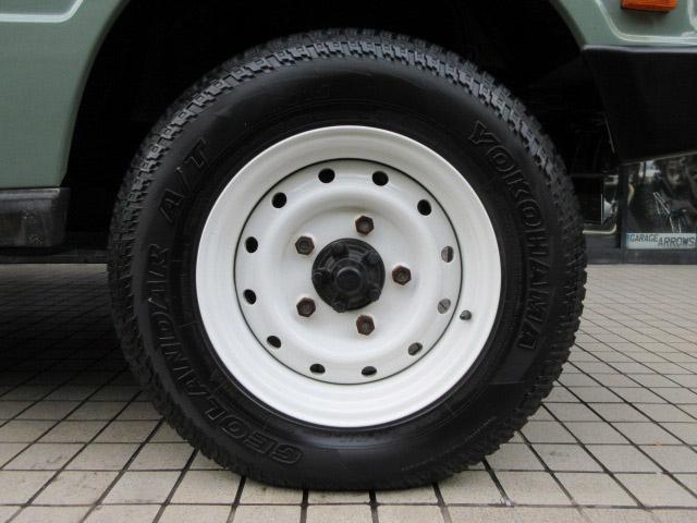 レンジローバー ベースグレード 本革 SR SWB 後期インテリア コイルサス換装 ブレーキマスターバック方式換装 ボディNewペイント ホワイトコントラストルーフ アルミ製アッパーゲート 天張新品生地張替済 正規D車 右H 記付(20枚目)