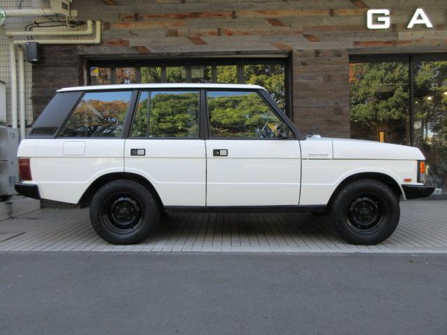 レンジローバー ベースグレード　本革　ＳＲ　ＳＷＢ　クラシックインテリア　コイルサス　ボディＮｅｗペイント　バーチカルグリル　ウッドパネルリペア施工　ウッドステアリング　天張張替済　ＬＥＤヘッドライト　バックカメラ　前後ドラレコ付（4枚目）