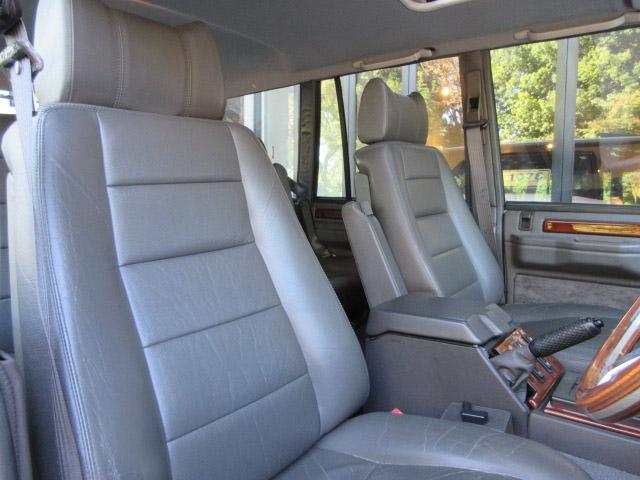 レンジローバー ベースグレード　本革　ＳＲ　ＳＷＢ　クラシックインテリア　コイルサス　ボディＮｅｗペイント　バーチカルグリル　ウッドパネルリペア施工　ウッドステアリング　天張張替済　ＬＥＤヘッドライト　バックカメラ　前後ドラレコ付（13枚目）