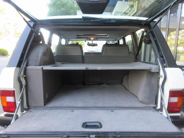 レンジローバー ベースグレード　本革　ＳＲ　ＳＷＢ　クラシックインテリア　コイルサス　ボディＮｅｗペイント　バーチカルグリル　ウッドパネルリペア施工　ウッドステアリング　天張張替済　ＬＥＤヘッドライト　バックカメラ　前後ドラレコ付（18枚目）