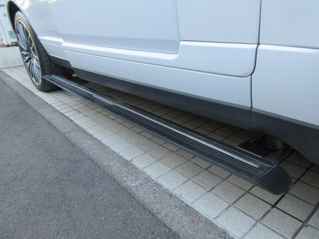 レンジローバー ヴォーグ 本革 パノラマSR ナビTV OP22AW 後期モデル ディーゼル 電動デプロイアブルサイドステップ ブラックコントラストルーフ ドライブパック MERIDIAN ピクセルLED 全正規ディーラー記付(19枚目)