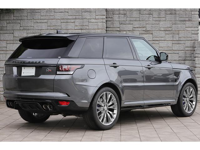 レンジローバースポーツ ＳＶＲ　インコントロールタッチプロ　コントラストブラックルーフ　ＯＰ２２インチＡＷ　カーボンファイバーエンジンカバー　ワンオーナー（2枚目）