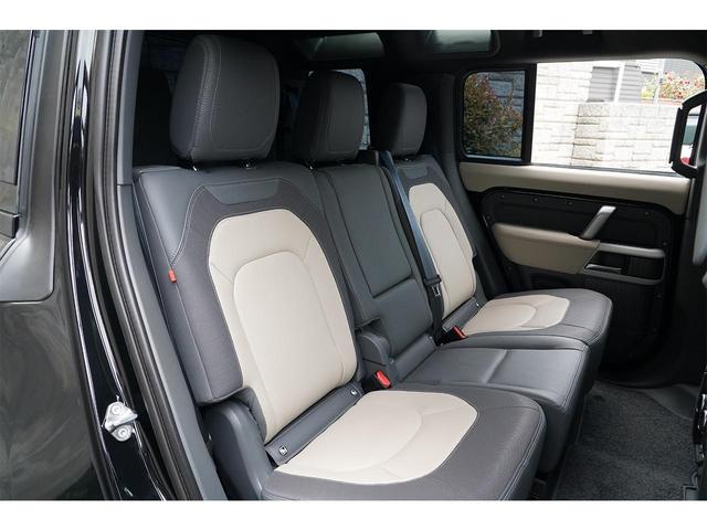 ディフェンダー １１０Ｘ－ダイナミックＳＥ　Ｄ３００　７人乗り　ファミリーパック　エアサス　ベージュ＆グレー内装　サイドステップ　ＭＥＲＩＤＩＡＮサウンド　ワンオーナー　新車保証付き（12枚目）