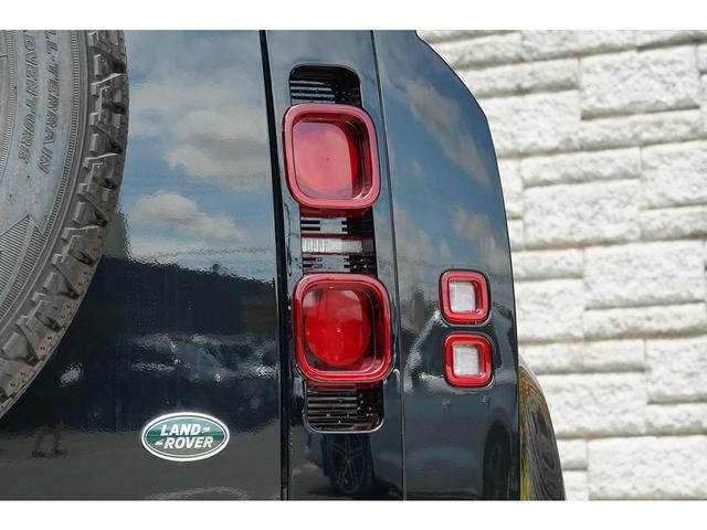 ディフェンダー １１０Ｘ－ダイナミックＳＥ　Ｄ３００　７人乗り　ファミリーパック　エアサス　ベージュ＆グレー内装　サイドステップ　ＭＥＲＩＤＩＡＮサウンド　ワンオーナー　新車保証付き（32枚目）