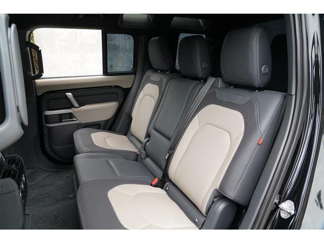 ディフェンダー １１０Ｘ－ダイナミックＳＥ　Ｄ３００　７人乗り　ファミリーパック　エアサス　ベージュ＆グレー内装　サイドステップ　ＭＥＲＩＤＩＡＮサウンド　ワンオーナー　新車保証付き（44枚目）