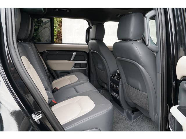 ディフェンダー １１０Ｘ－ダイナミックＳＥ　Ｄ３００　７人乗り　ファミリーパック　エアサス　ベージュ＆グレー内装　サイドステップ　ＭＥＲＩＤＩＡＮサウンド　ワンオーナー　新車保証付き（45枚目）